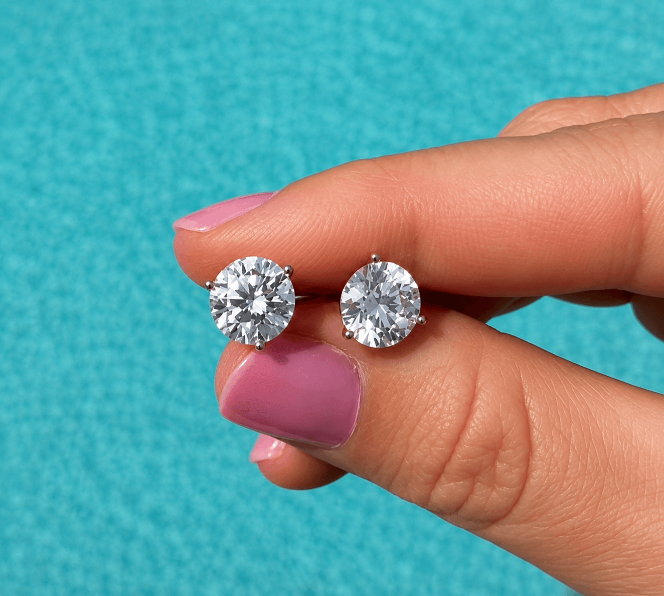 In need of the perfect poolside accessory? We’ve got you covered! Mined or cultivated, one carat or five, and everything in between. All at unbeatable prices! DM us to find your perfect pair!